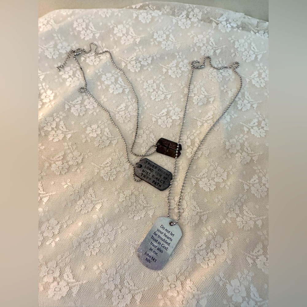 Silver toned Inspirational Pendant Necklace need to be polished up